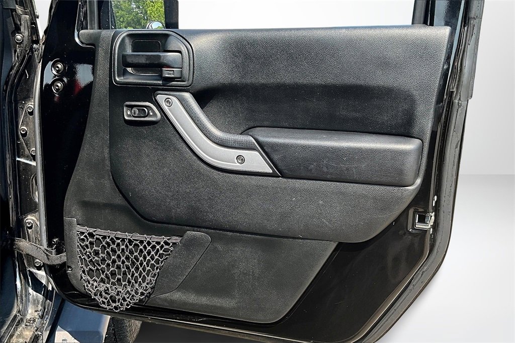 Used 2018 Jeep Wrangler Unlimited Sahara image 25