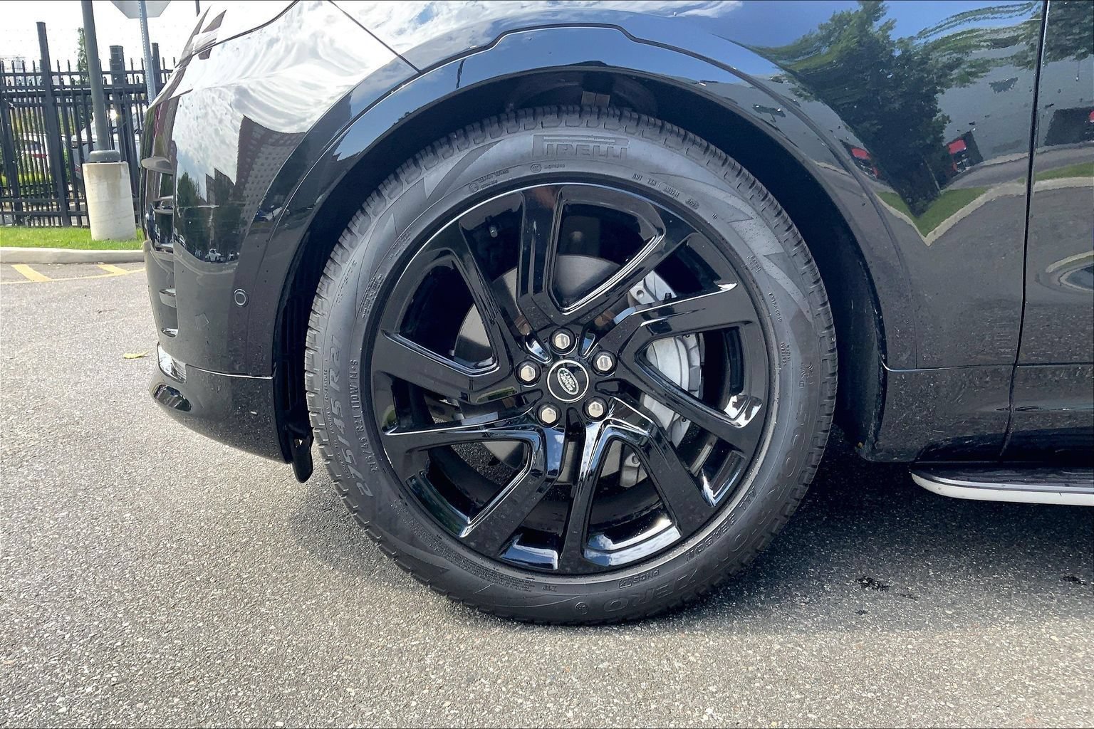 Certified 2025 Land Rover Discovery Dynamic SE AWD/4WD image 5