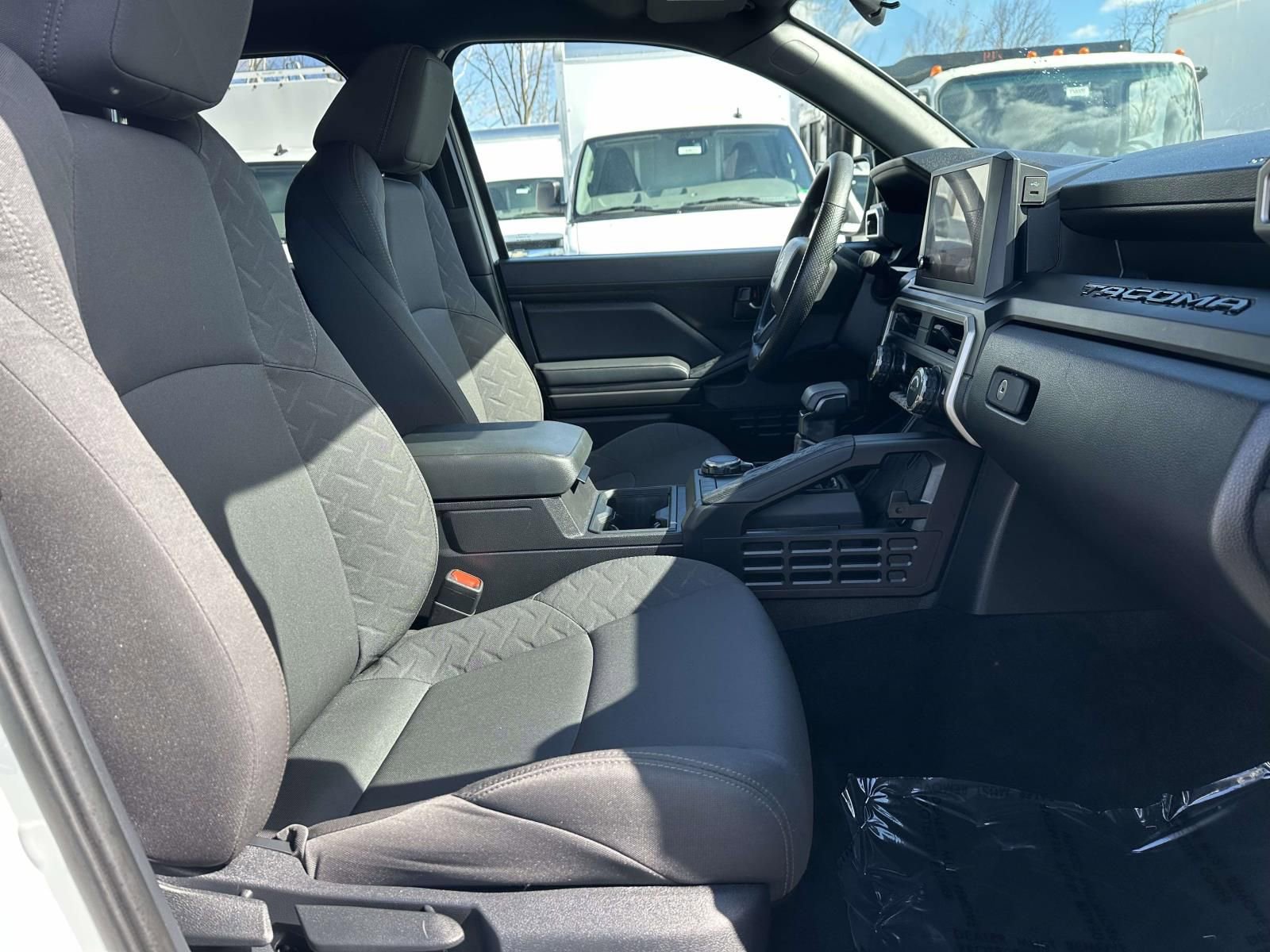 Used 2025 Toyota Tacoma SR w/ SR Upgrade Package AWD/4WD image 26