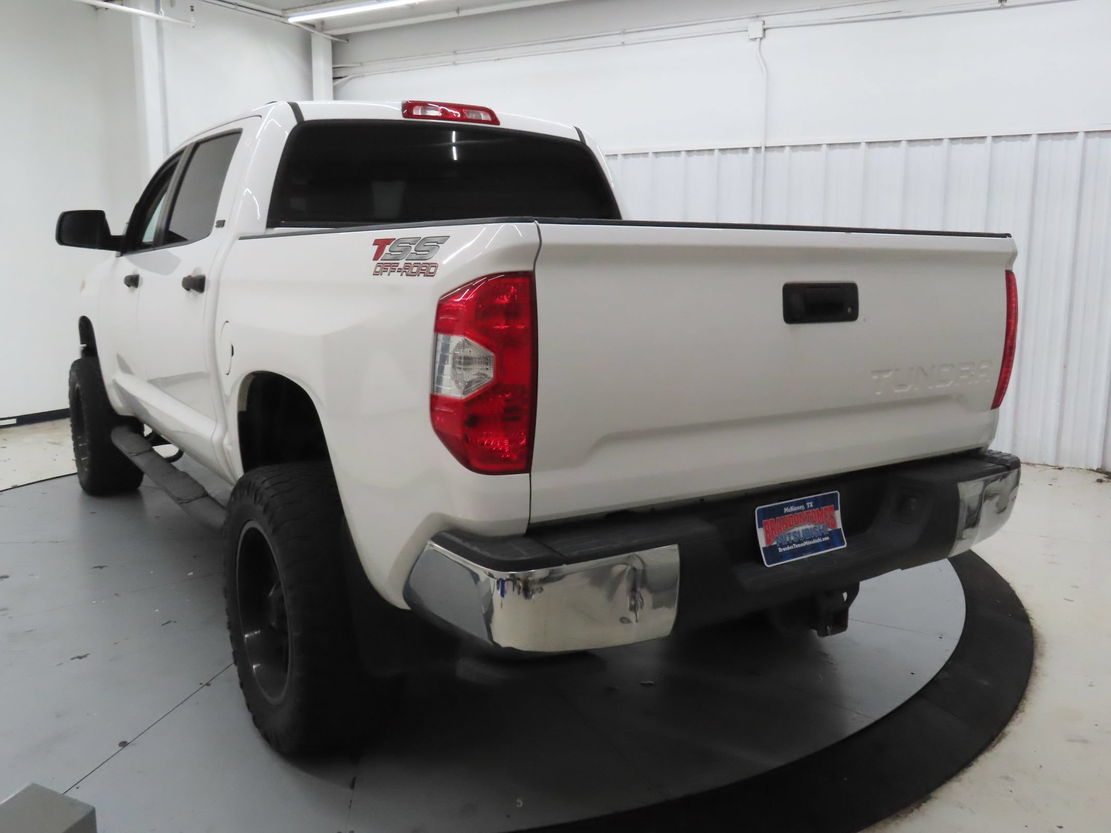 Used 2017 Toyota Tundra SR5 w/ SR5 Upgrade Package RWD image 6