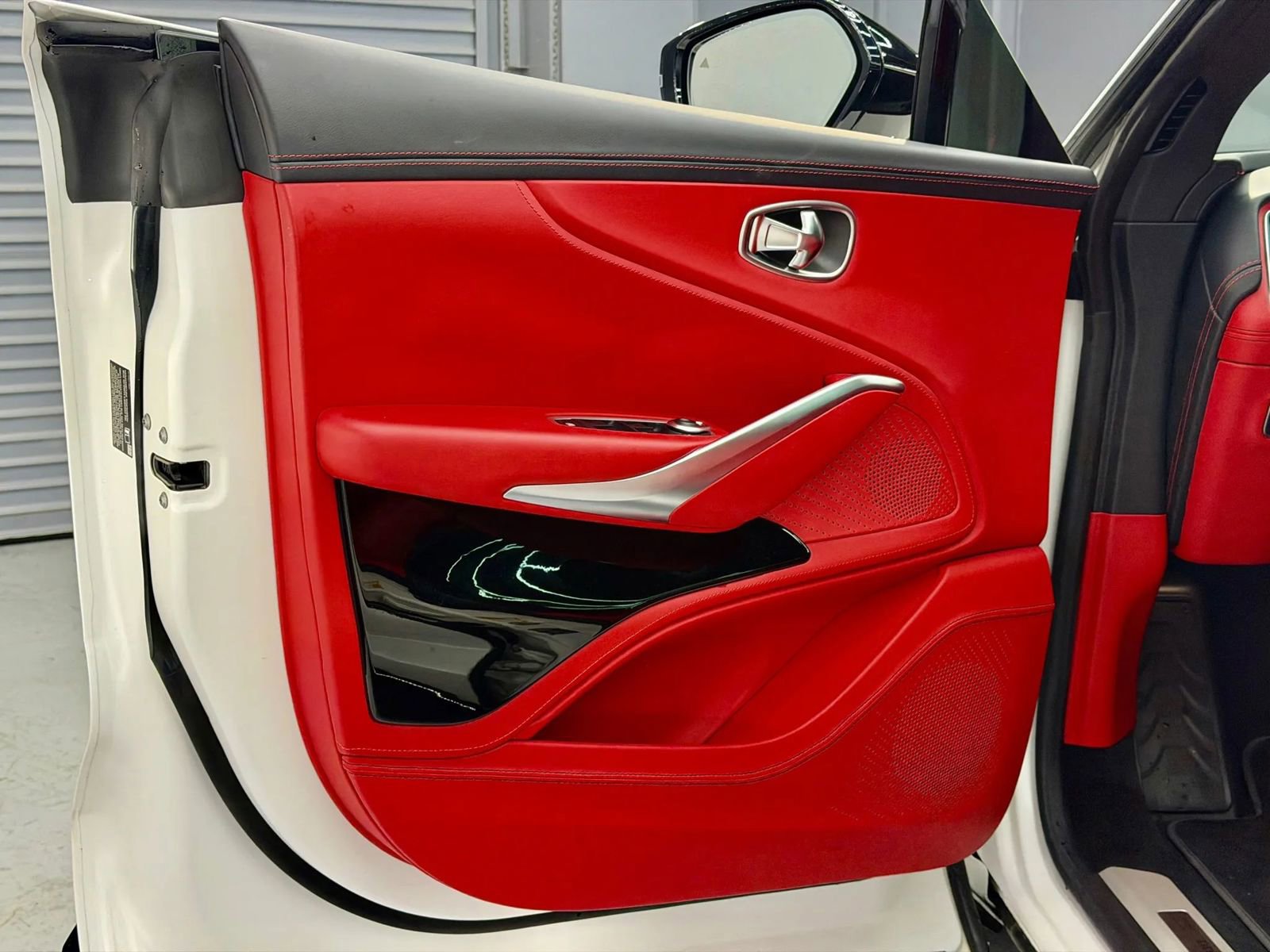 Used 2023 Aston Martin DBX image 18