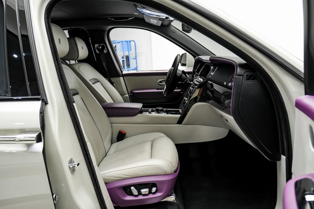 Used 2022 Rolls-Royce Cullinan Black Badge AWD/4WD image 31