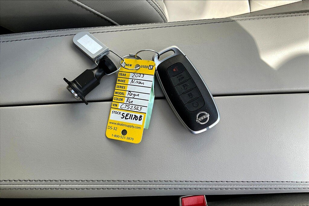Used 2023 Nissan Rogue SL w/ SL Premium Package image 18