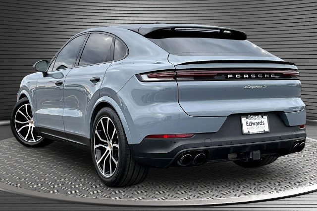 Used 2024 Porsche Cayenne S AWD/4WD image 4