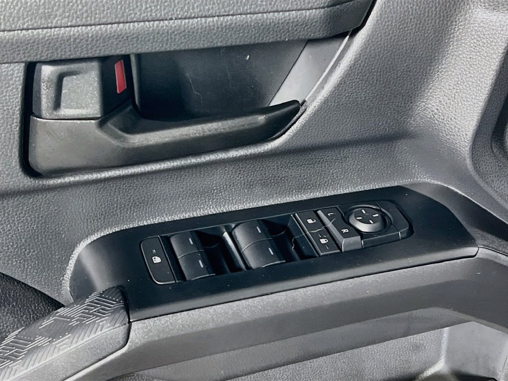 Certified 2025 Toyota Tacoma SR5 AWD/4WD image 16