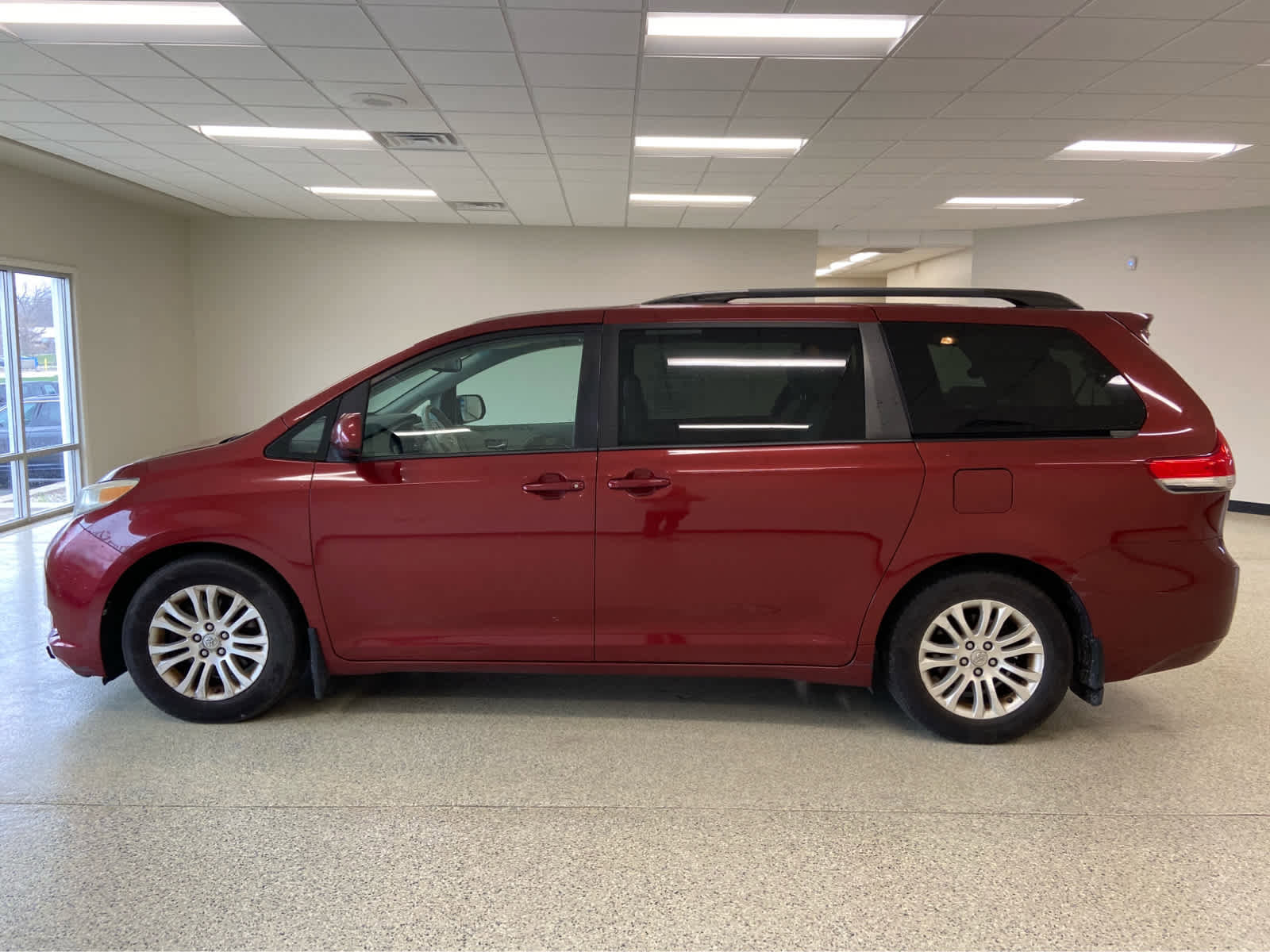 Used 2013 Toyota Sienna XLE FWD image 9