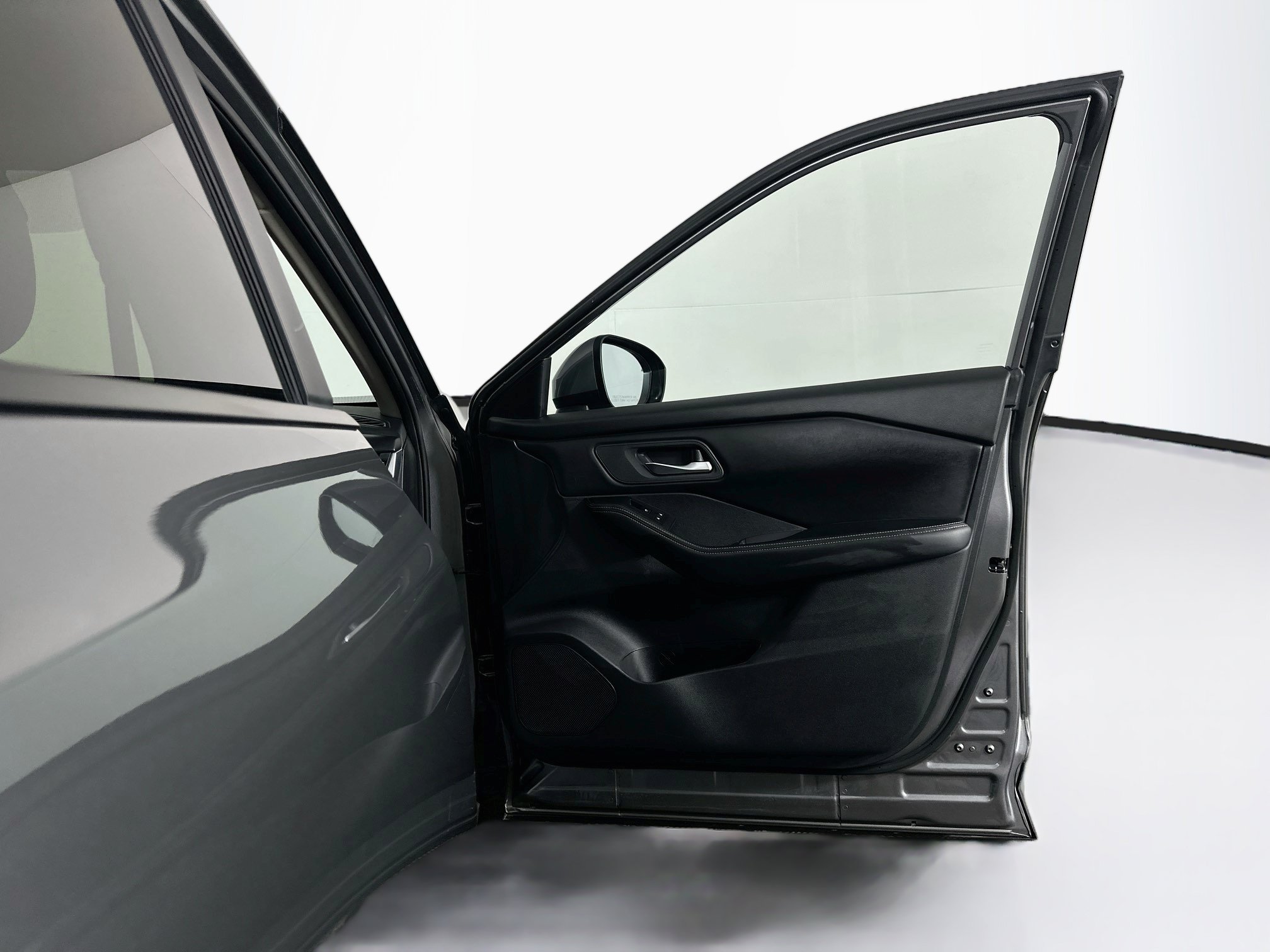 Used 2025 Nissan Rogue SV FWD image 32