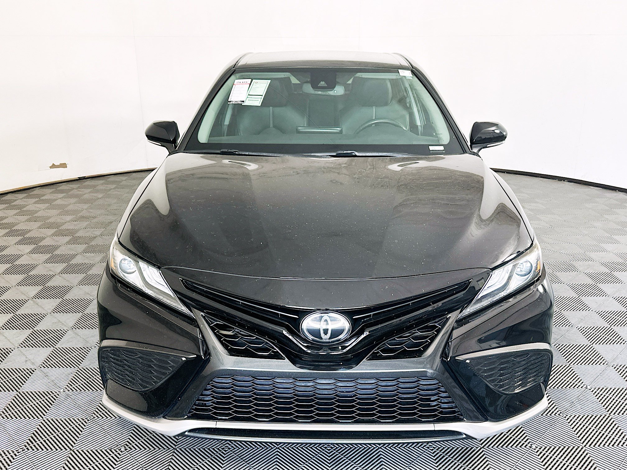 Used 2022 Toyota Camry XSE FWD image 8