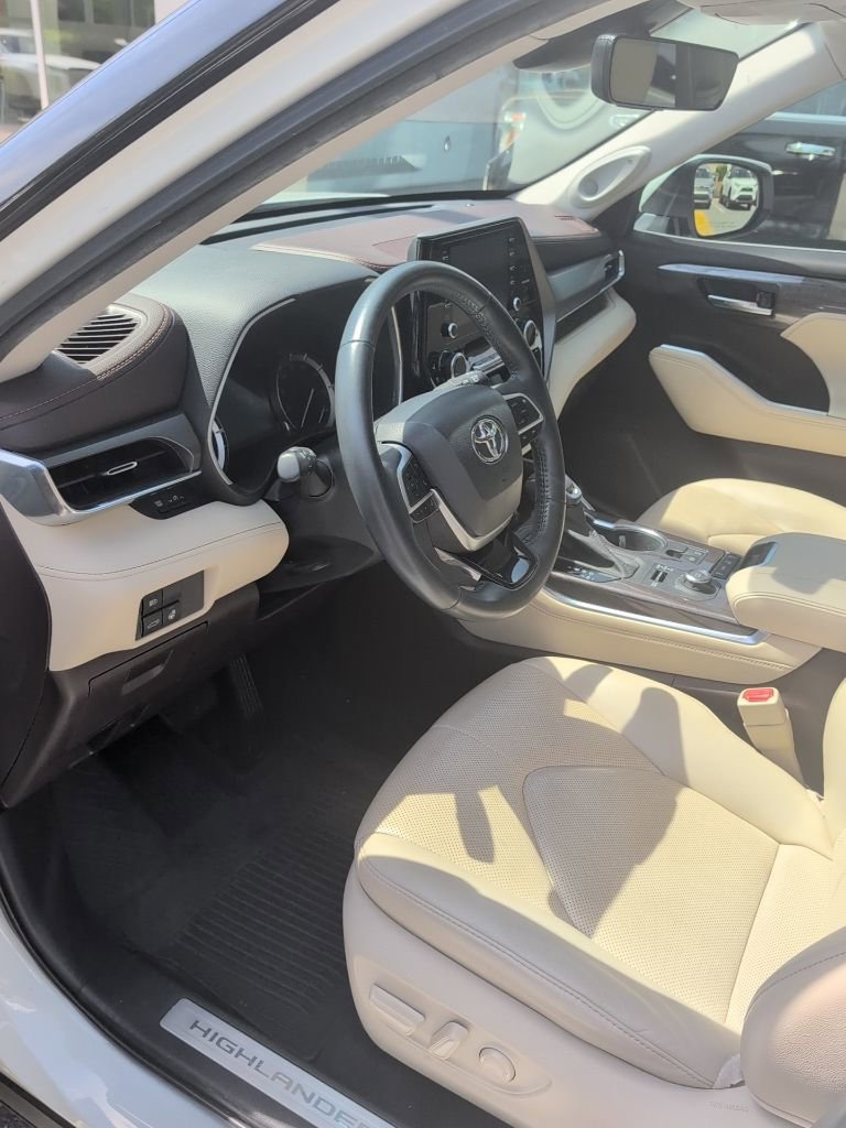 Used 2022 Toyota Highlander Limited image 5