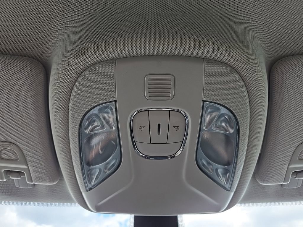 Used 2019 Jeep Compass Latitude w/ Popular Equipment Group AWD/4WD image 23