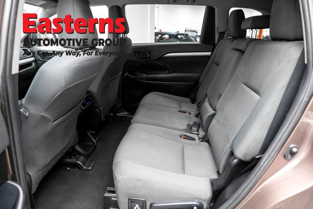 Used 2019 Toyota Highlander LE FWD image 20