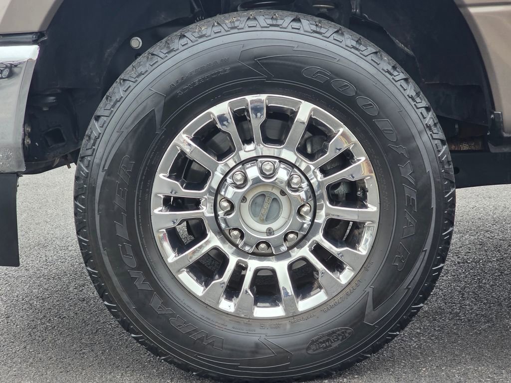 Used 2022 Ford F250 Lariat w/ Chrome Package image 9