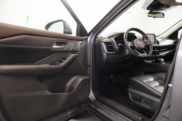 Used 2023 Nissan Rogue SV w/ SV Premium B Package FWD image 9
