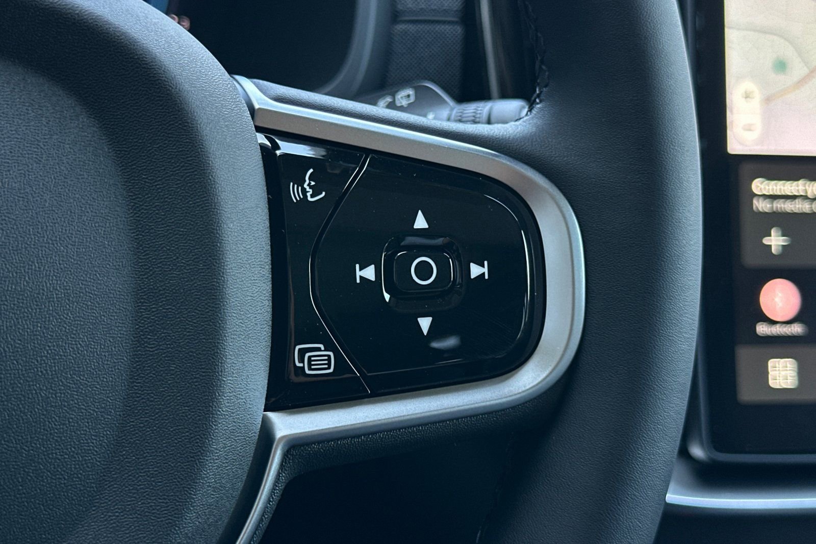 Certified 2025 Volvo XC90 B6 Core w/ Protection Package Premier image 29