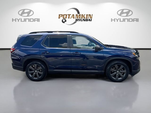 Used 2023 Honda Pilot Sport image 4