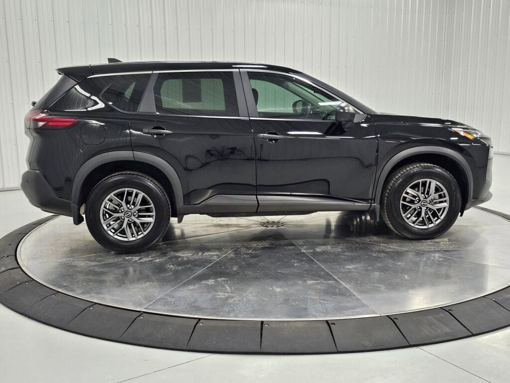 Used 2023 Nissan Rogue S AWD/4WD image 6