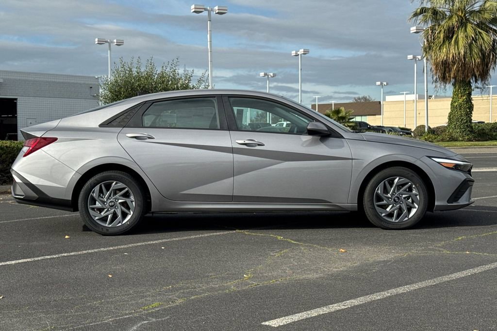 New 2026 Hyundai Elantra Blue image 3