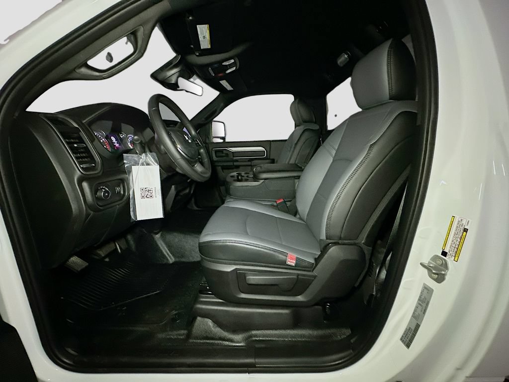 New 2026 RAM 5500 Tradesman w/ Chrome Appearance Group AWD/4WD image 16
