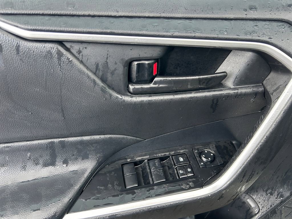 Used 2021 Toyota RAV4 LE image 23