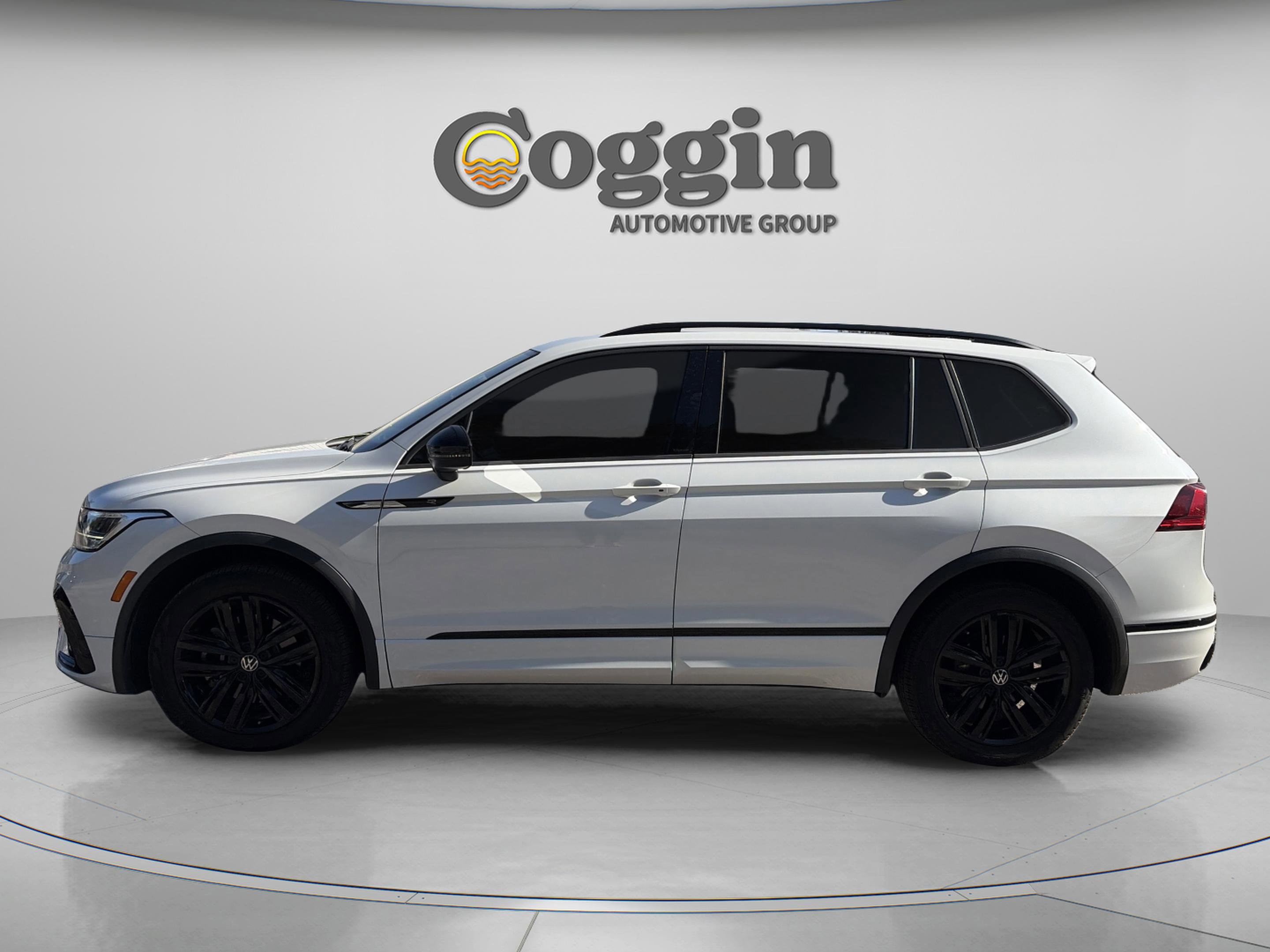 Used 2022 Volkswagen Tiguan SE R-Line image 3
