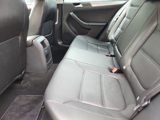 Used 2017 Volkswagen Jetta SE image 23