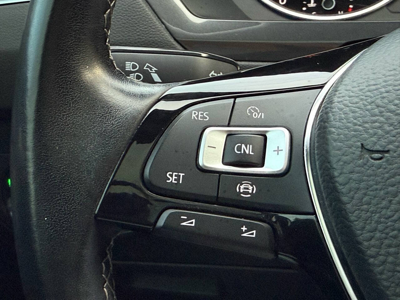 Used 2020 Volkswagen Tiguan SE R-Line w/ 3rd Row Seat Package AWD/4WD image 56