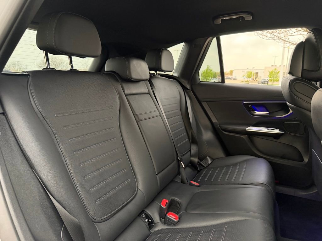 Used 2025 Mercedes-Benz GLC 300 4MATIC image 34