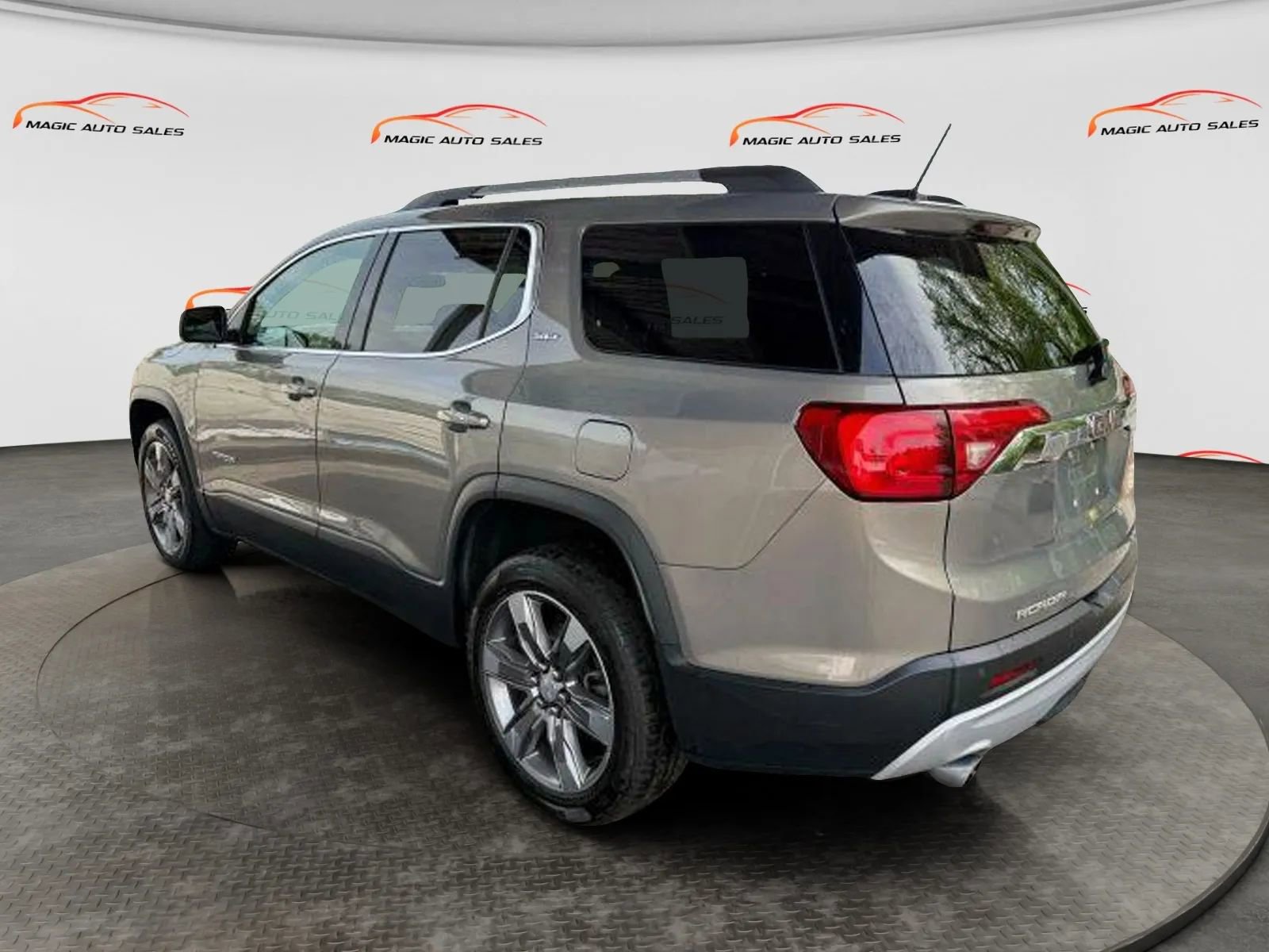 Used 2019 GMC Acadia SLT w/ LPO, Floor Liner Package image 10