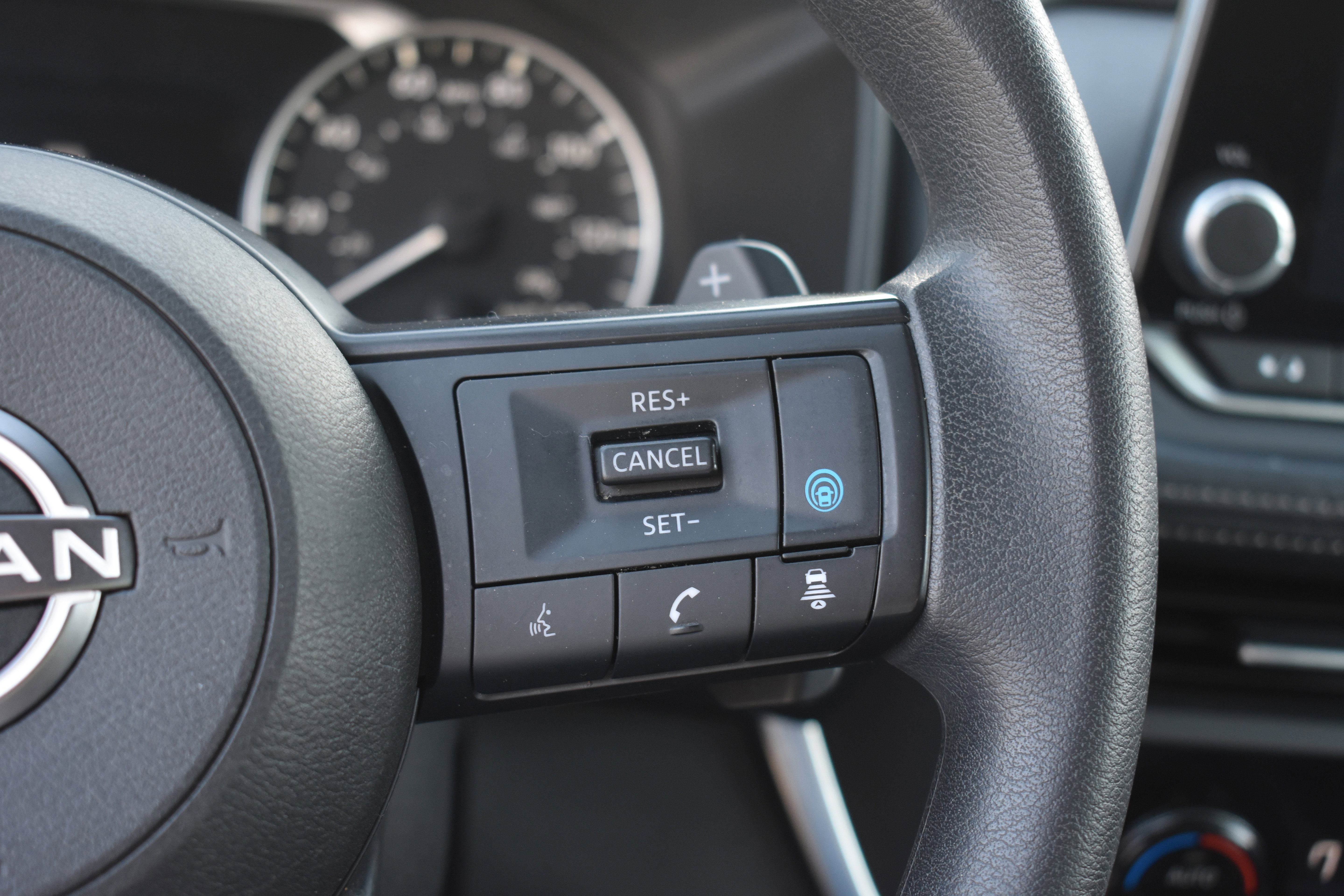 Used 2024 Nissan Rogue SV image 14