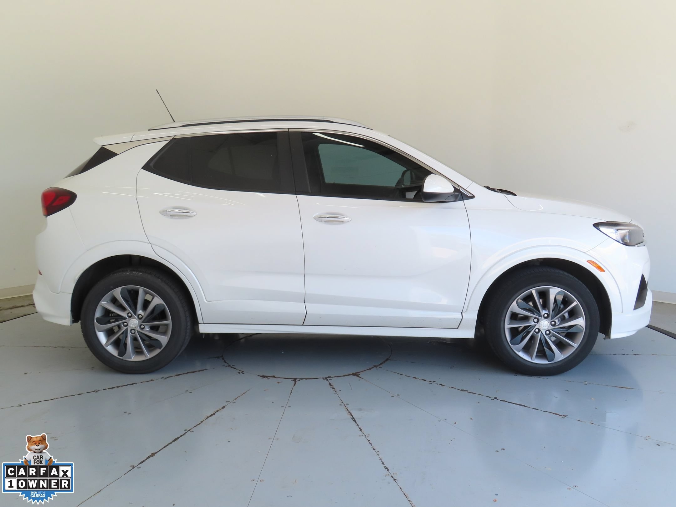 Used 2023 Buick Encore GX Select w/ Sport Touring Package FWD image 2