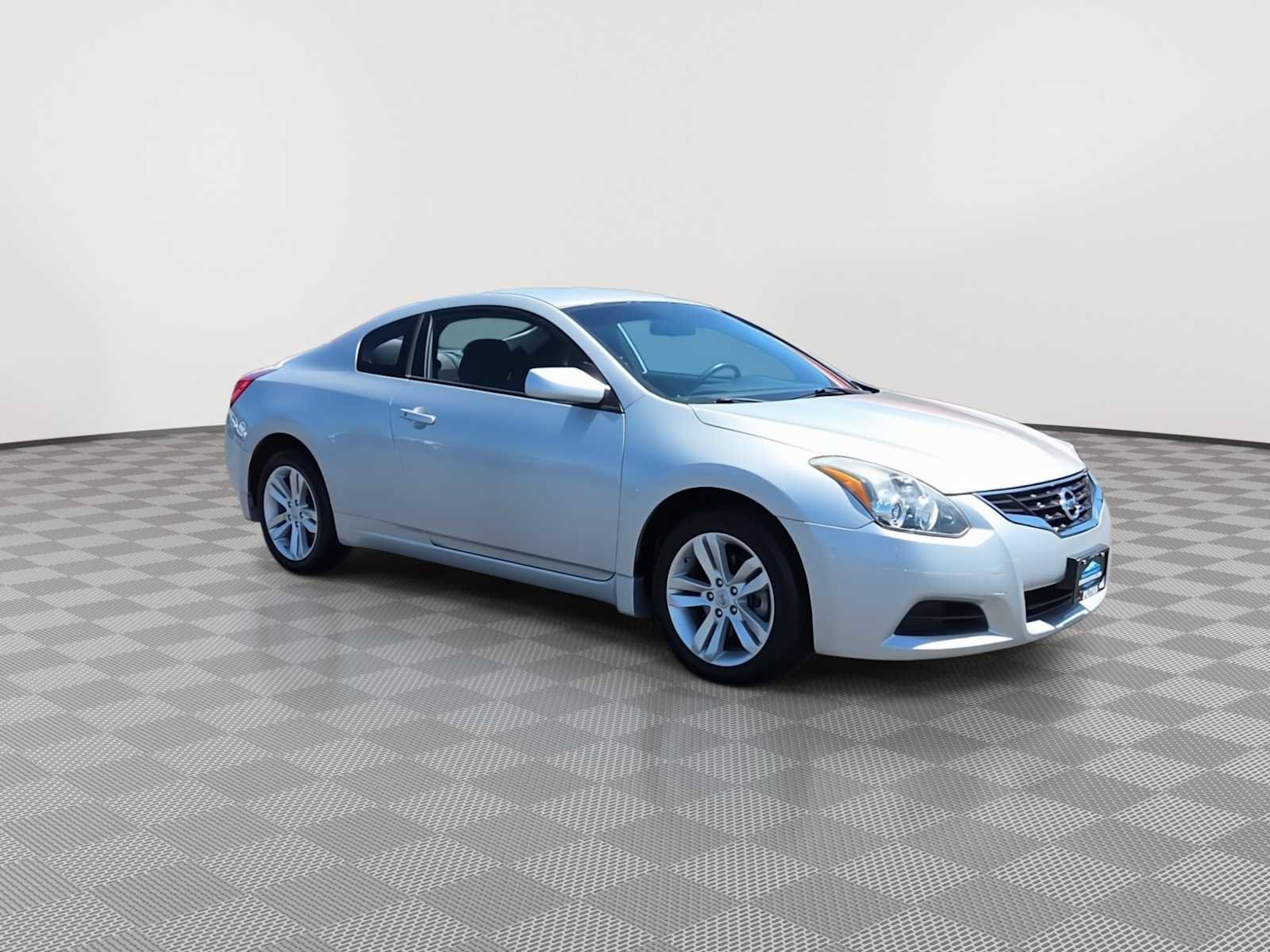 Used 2011 Nissan Altima 2.5 S w/ Convenience Pkg FWD image 2