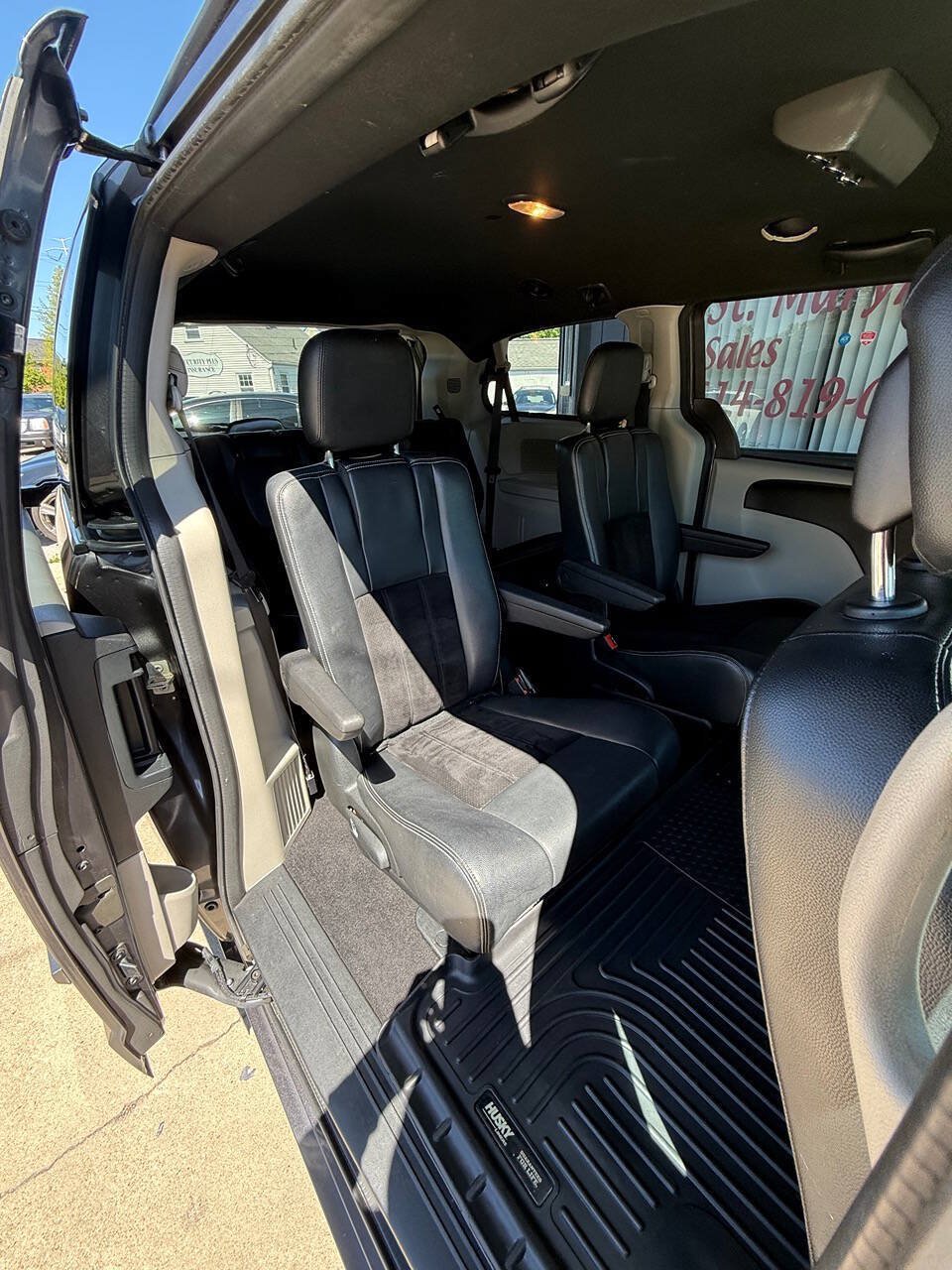 Used 2017 Dodge Grand Caravan SXT FWD image 10