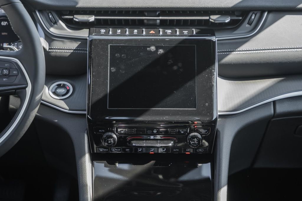 New 2025 Jeep Grand Cherokee Laredo X w/ Luxury Tech Group I image 20