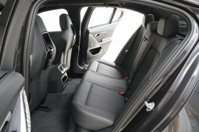 Used 2025 BMW M5 w/ Executive Package image 55