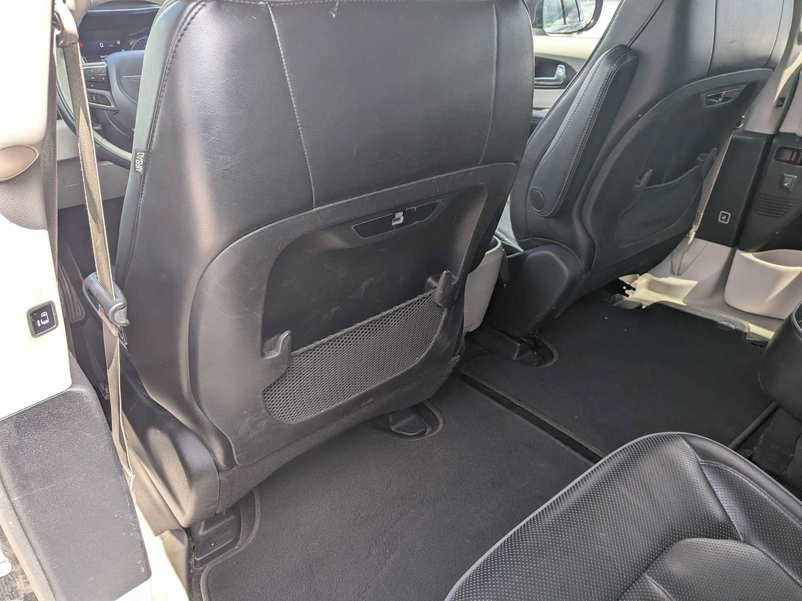 Certified 2018 Chrysler Pacifica Touring-L FWD image 19