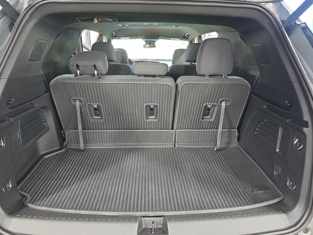 Used 2024 Chevrolet Traverse LT w/ LPO, Floor Liner Package AWD/4WD image 16