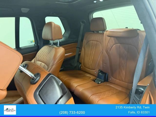 Used 2020 BMW X7 M50i w/ Dynamic Handling Package image 28