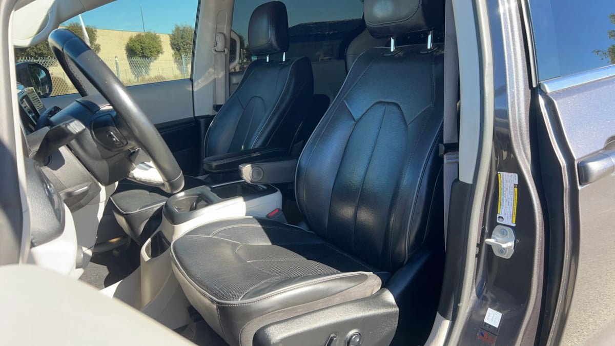 Used 2020 Chrysler Pacifica Limited image 12
