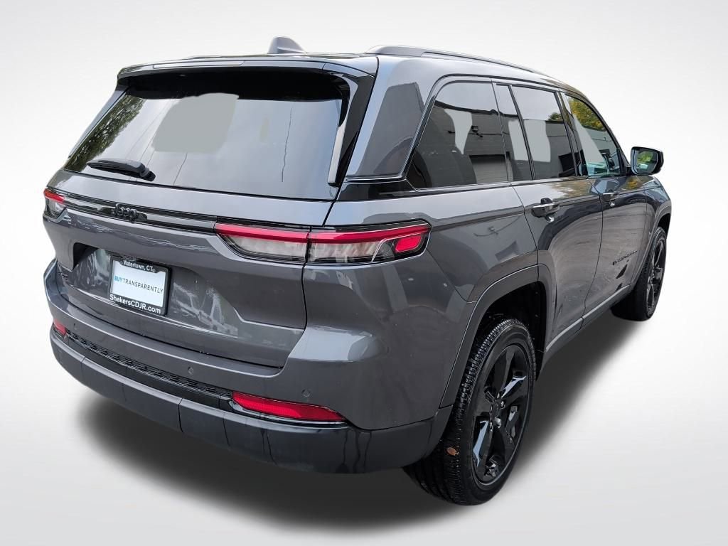 Used 2025 Jeep Grand Cherokee Altitude image 5