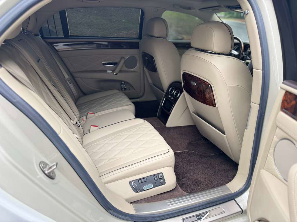 Used 2015 Bentley Flying Spur W12 AWD/4WD image 39