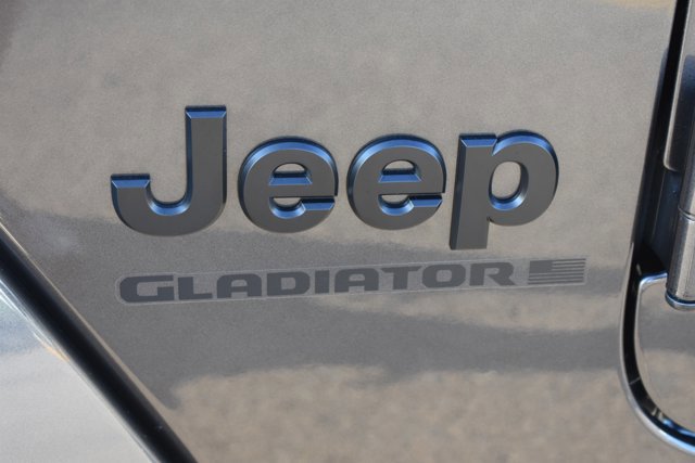 Used 2025 Jeep Gladiator Sport image 11