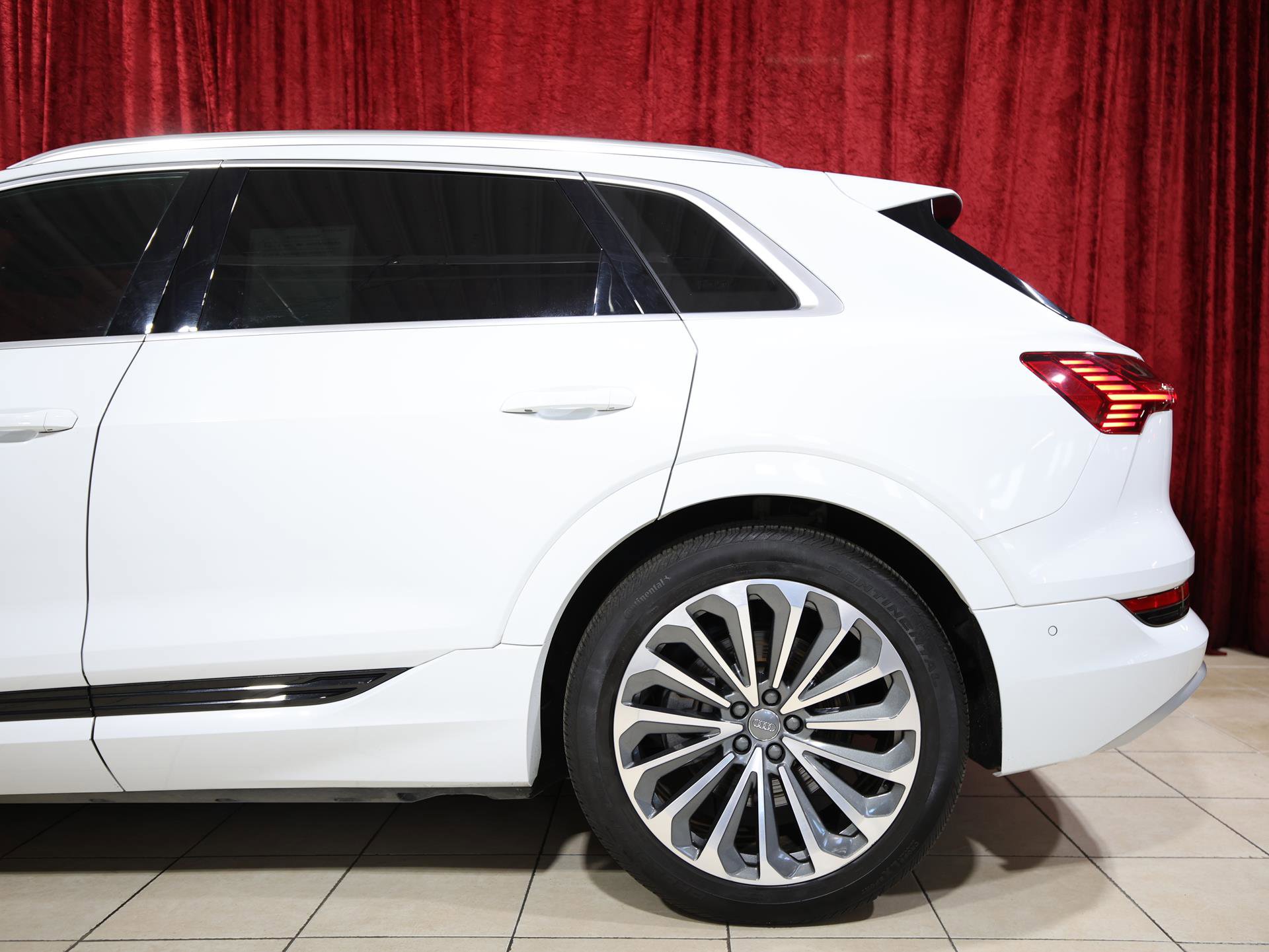 Used 2019 Audi e-tron Prestige AWD/4WD image 6