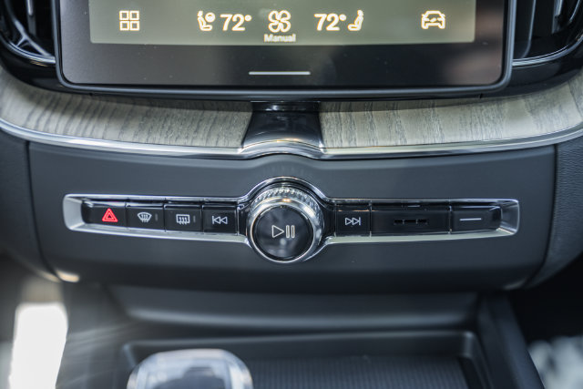 New 2027 Volvo XC60 B5 Plus AWD/4WD image 24