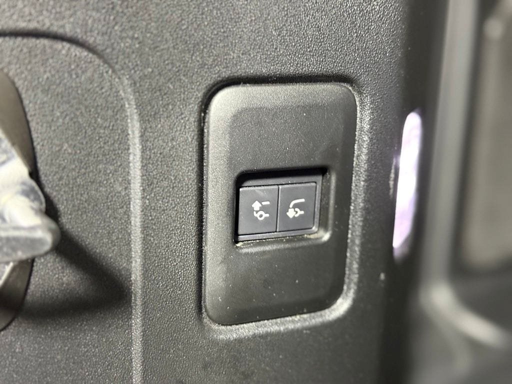 Used 2020 Land Rover Defender 110 HSE AWD/4WD image 24