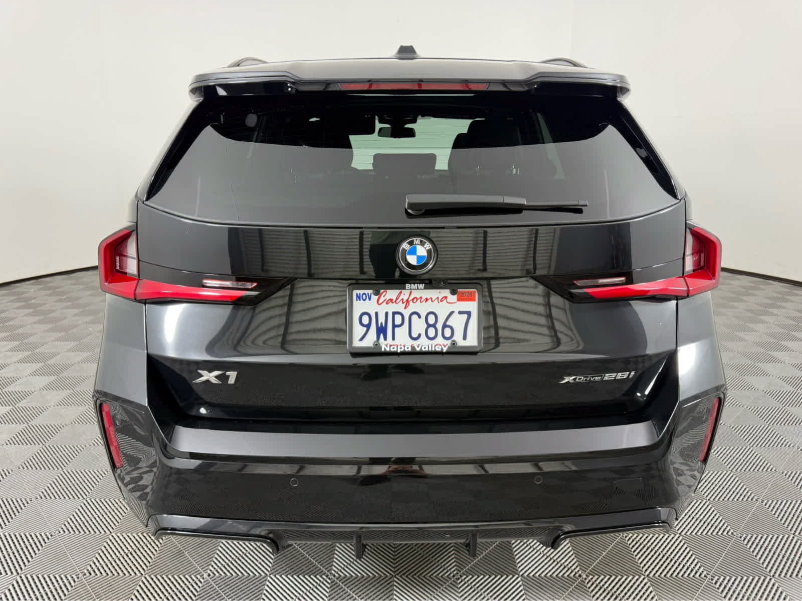 Used 2025 BMW X1 xDrive28i w/ Premium Package AWD/4WD image 4