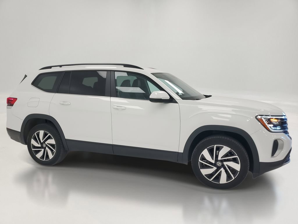 Used 2025 Volkswagen Atlas SE image 3