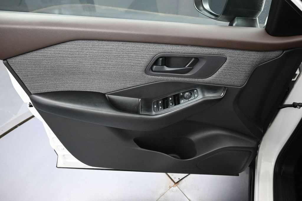 Used 2023 Nissan Rogue S FWD image 22
