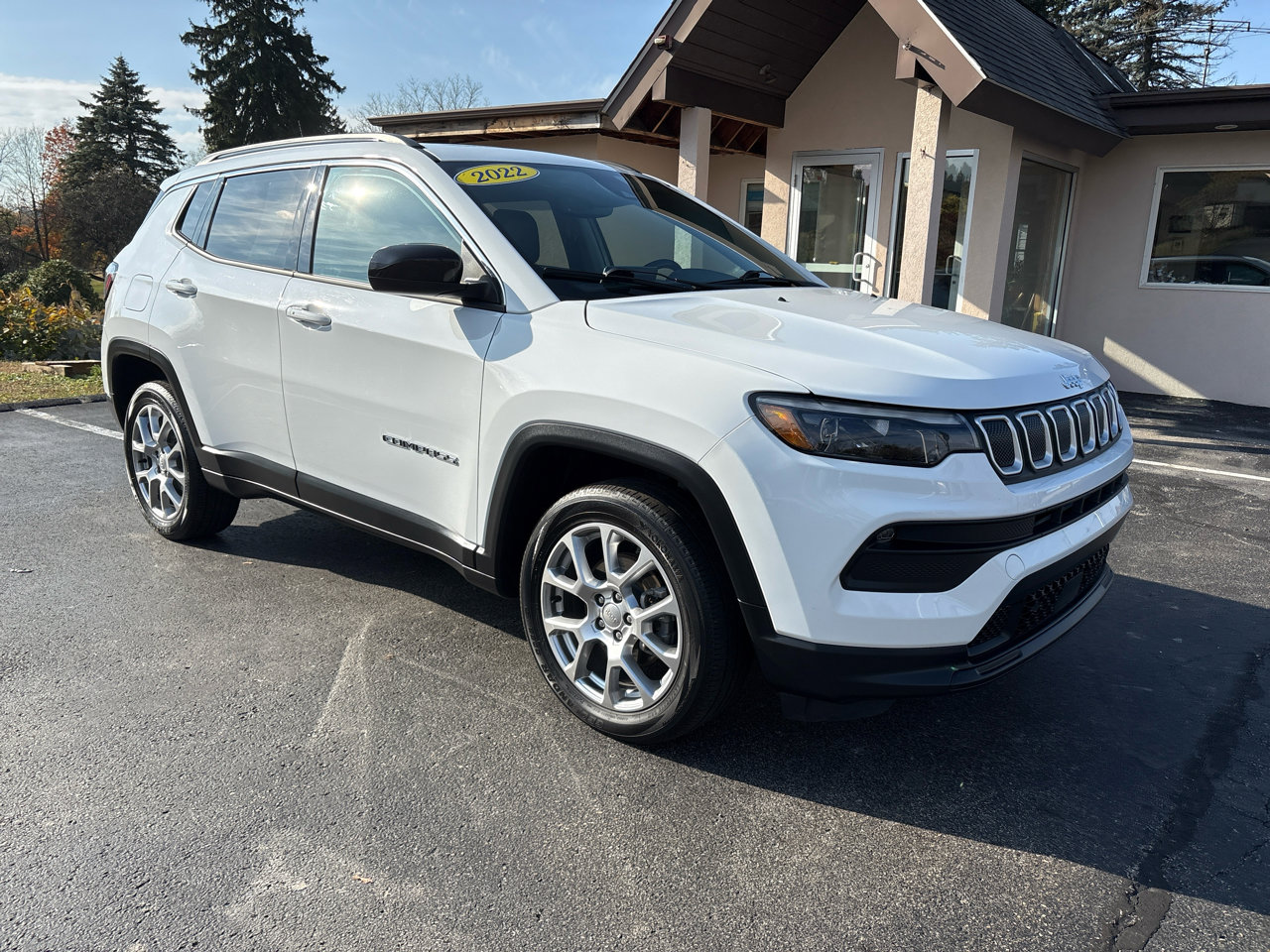 Used 2022 Jeep Compass Latitude w/ Sun and Sound Group image 3