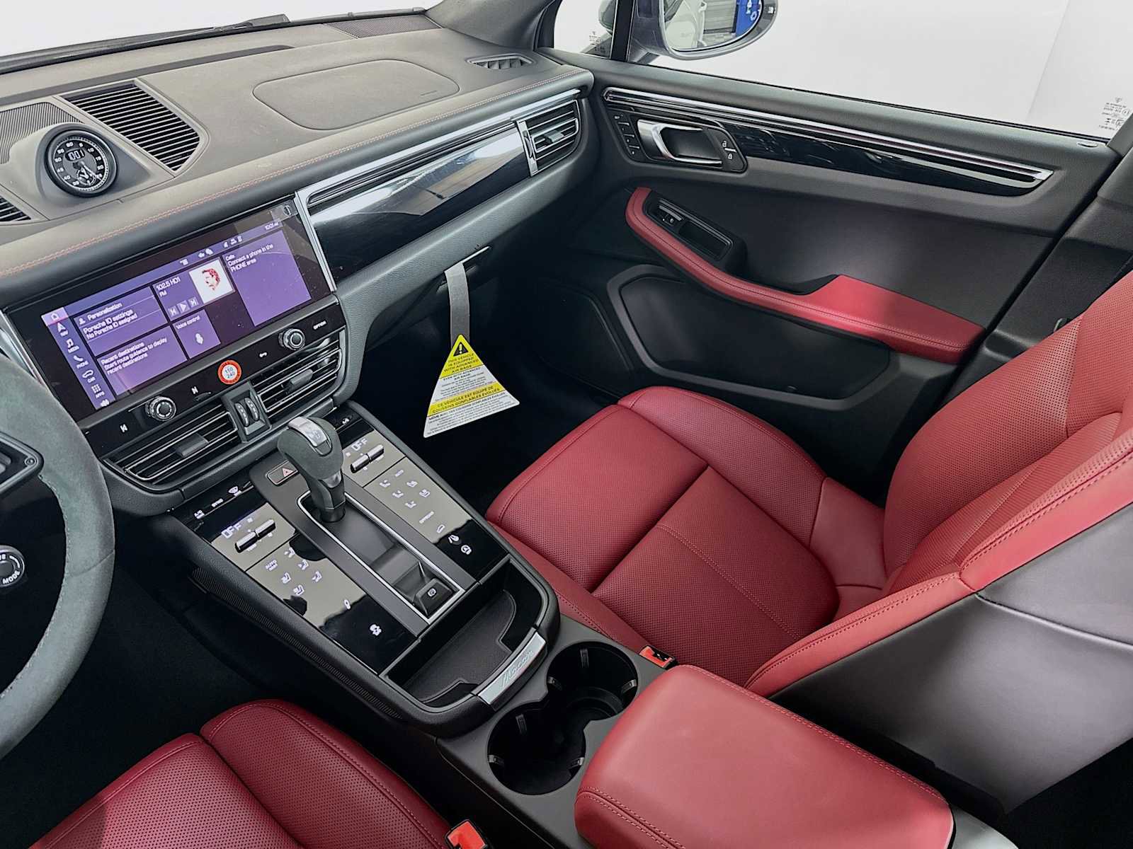 New 2026 Porsche Macan Turbo image 25