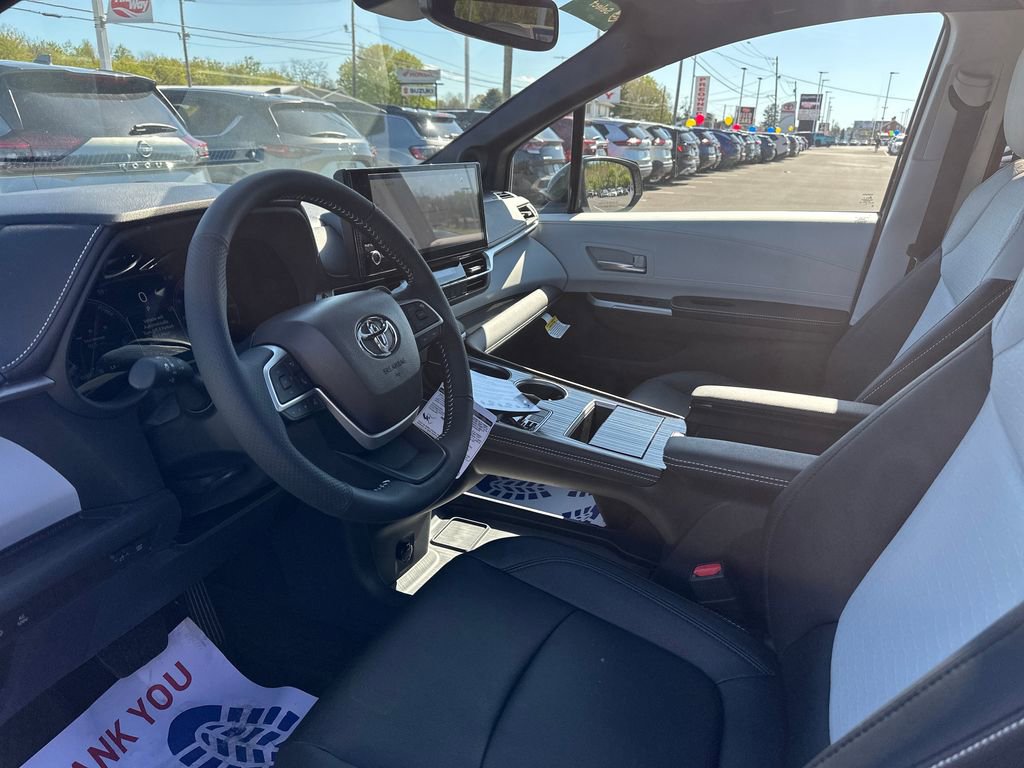 Used 2026 Toyota Sienna XSE AWD/4WD image 9